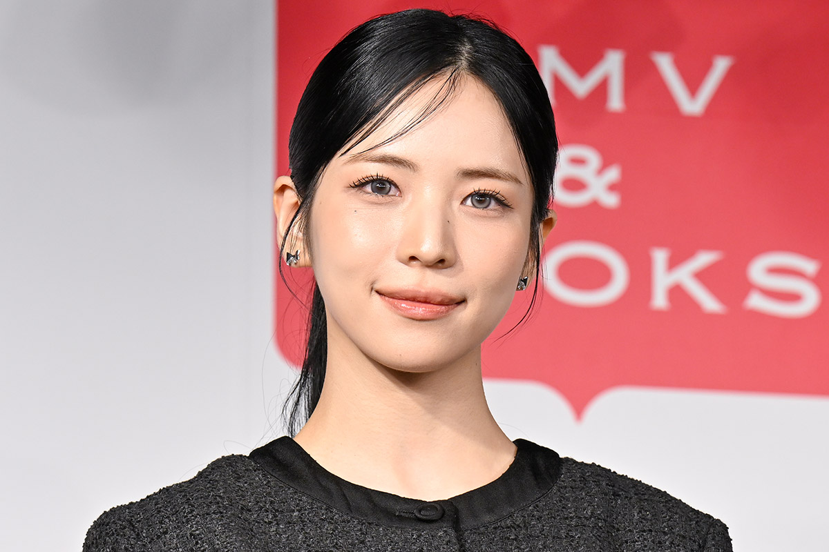 「誰？」「とんでもない美人」と『さんま御殿』で話題　NiziU・MAYAの“美姿勢”にもネット称賛「こういう所から」