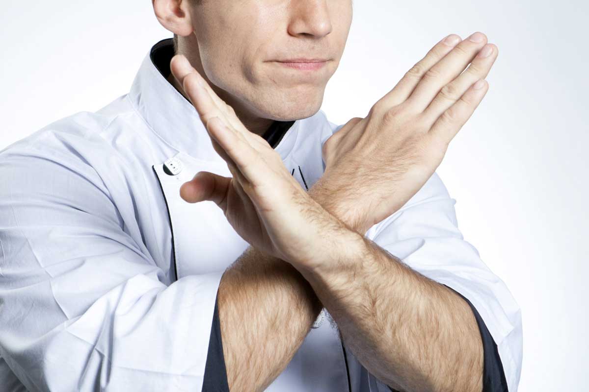 “顔までタトゥー”の予約客を入店拒否　飲食店の対応が物議　「他のお客様が…」店主が明かした真意