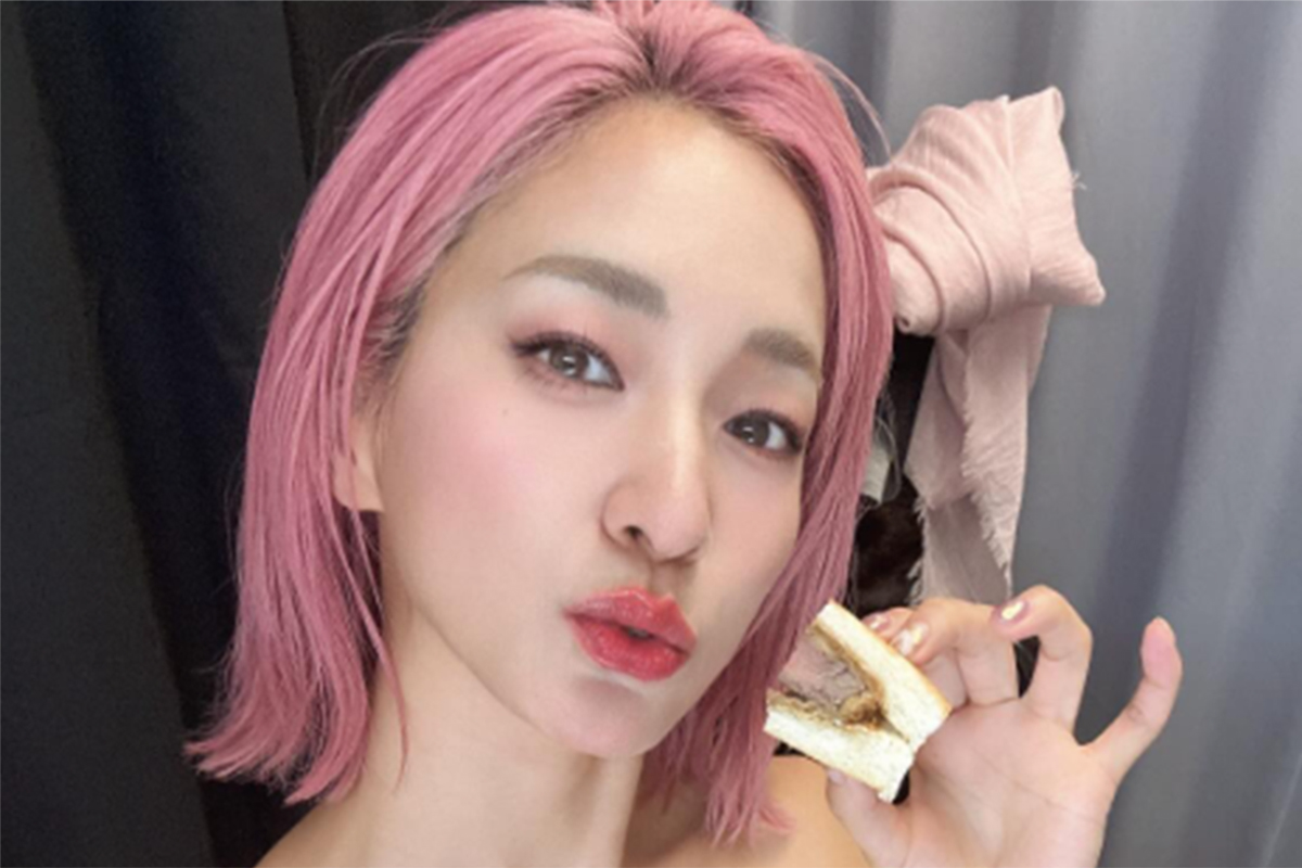 一児の母の実業家が突然グラビアデビュー　ネット騒然「凄ッ」「なんだこれ！？」