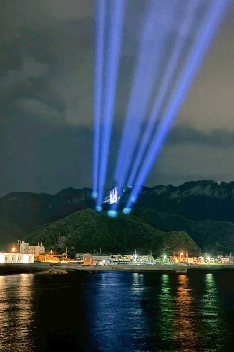 鋸山ラピュタの壁ライトアップ【写真：X（＠tabitabi_22）より】