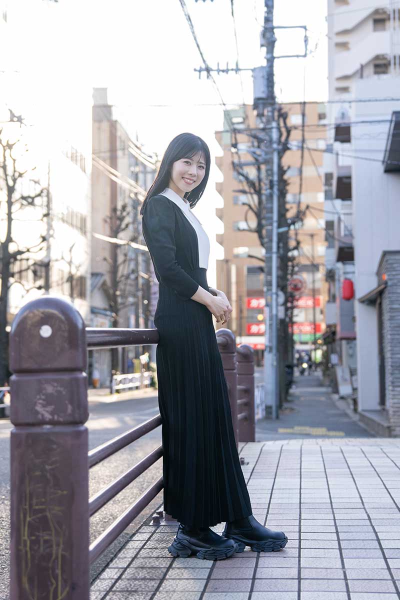 深夜勤務が続く中、難関を突破した三上萌々アナ【写真：増田美咲】