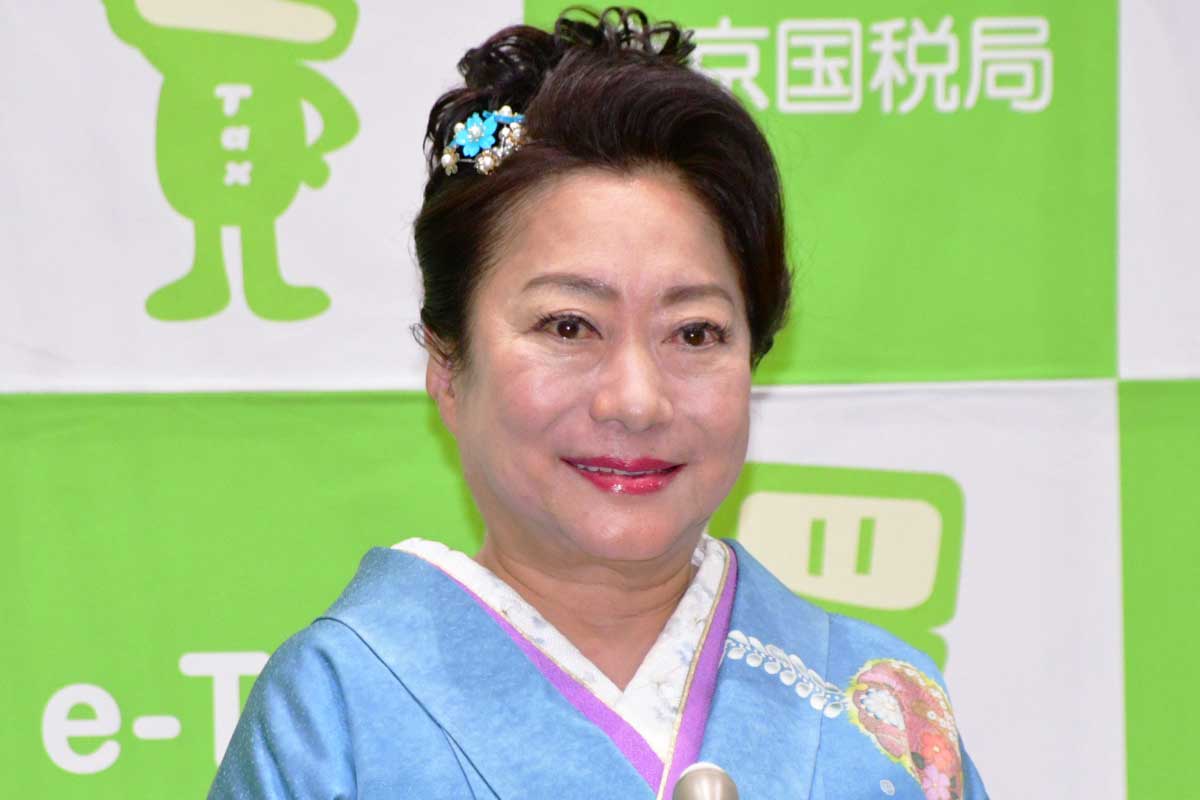 元国税職員の山村紅葉、苦手なスマホで確定申告を体験「崖からでも出来ちゃう」