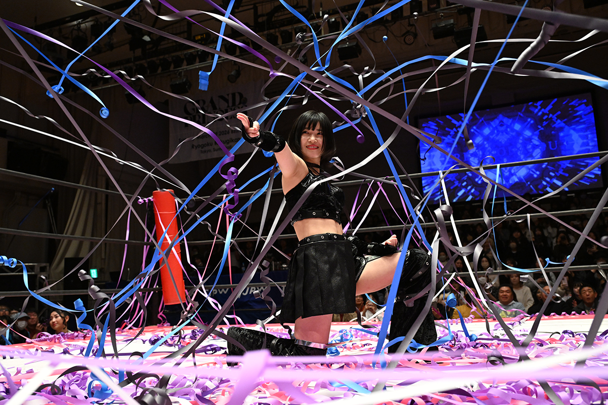 黒のコスチュームでデビュー戦に臨んだ【写真:(C)東京女子プロレス】