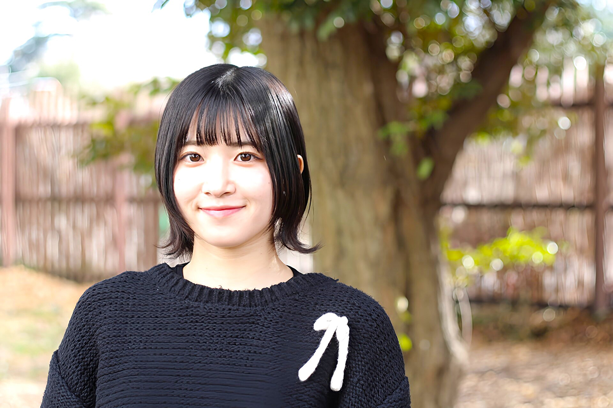 初のロングインタビューに答えた神嵜志音【写真:橋場了吾】