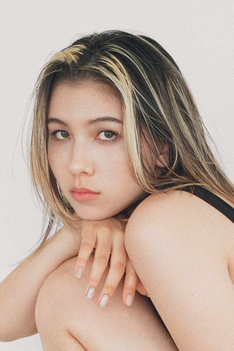 結婚を発表した長谷川ミラ