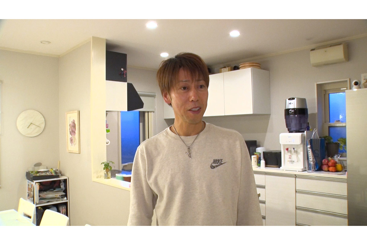 27歳妻と53歳夫、年の差26歳の夫婦の馴れ初め　妻が“脳みそ”、夫が“体”という役割分担にスタジオも驚愕