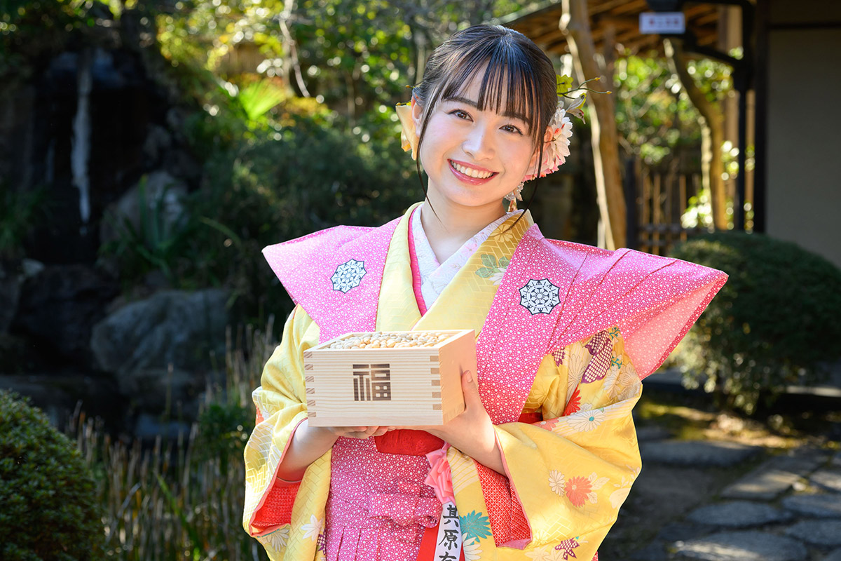 其原有沙、豆まきのカッコいい投げ方を研究「上投げにスナップきかせてみました」