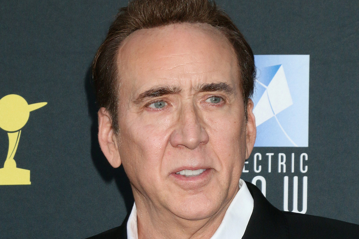 ニコラス・ケイジの女優妻が「こんな若い日本人なの？」　TV出演に反響続出「黒髪も凄い美しい」