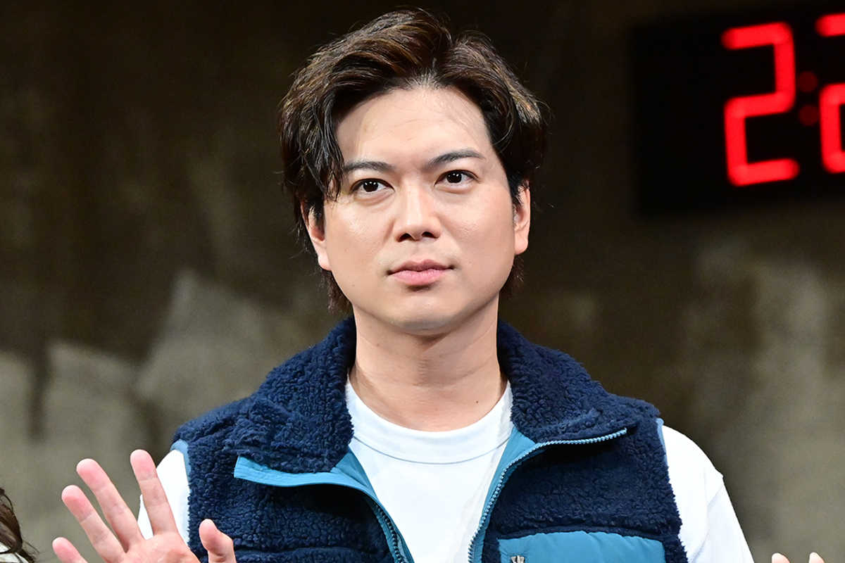 囲み取材に出席したNEWSの加藤シゲアキ【写真：ENCOUNT編集部】