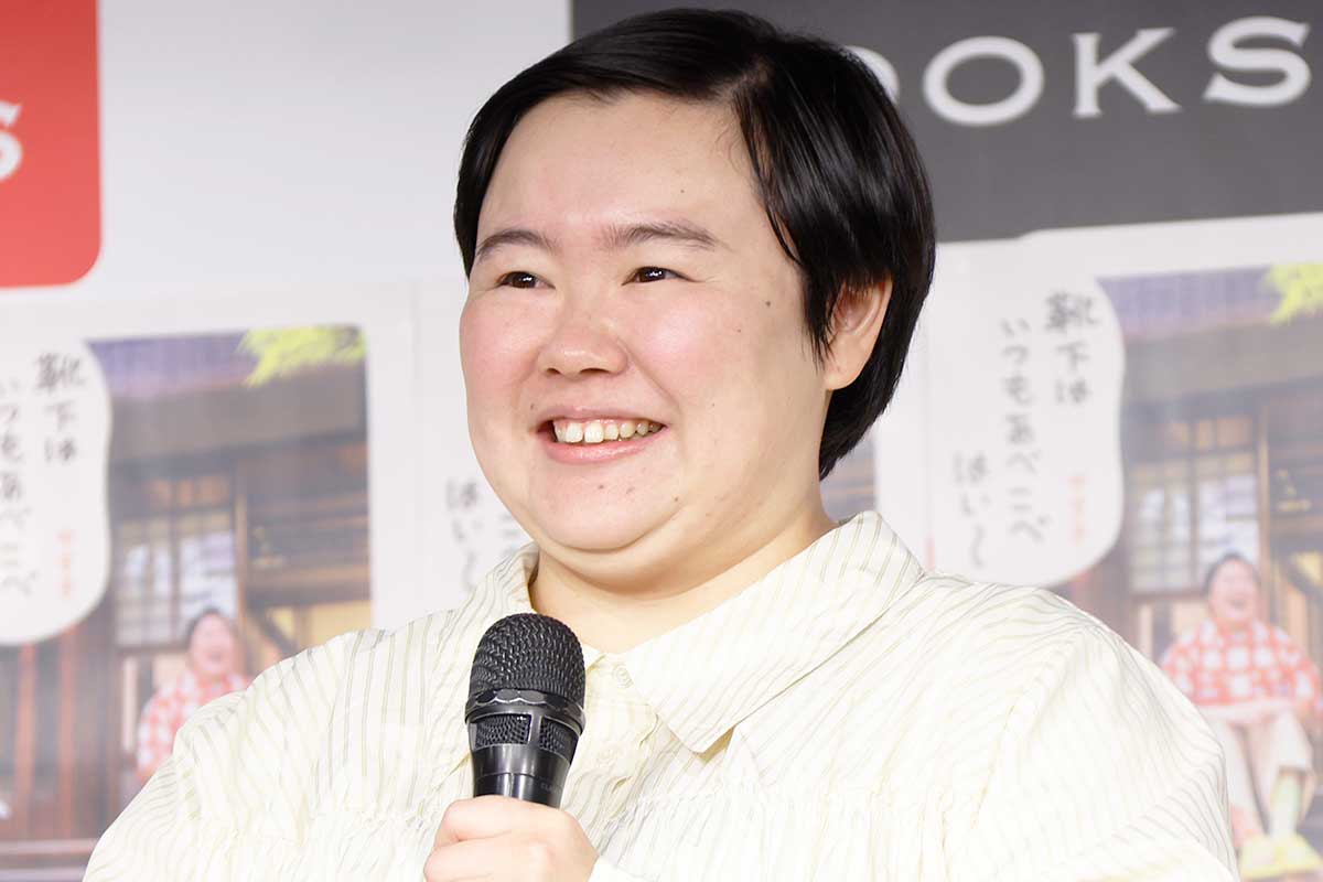 囲み取材に応じたやす子【写真：ENCOUNT編集部】