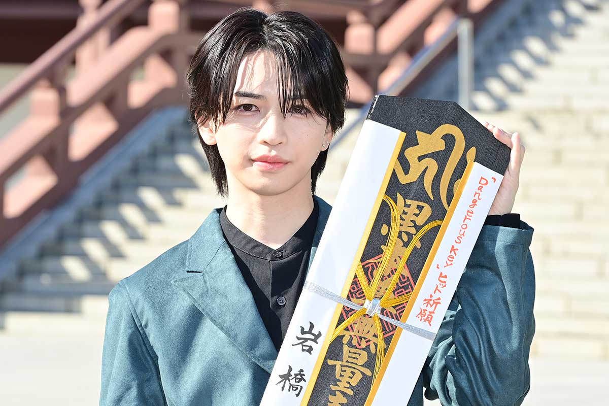 囲み取材に応じた岩橋玄樹【写真：ENCOUNT編集部】