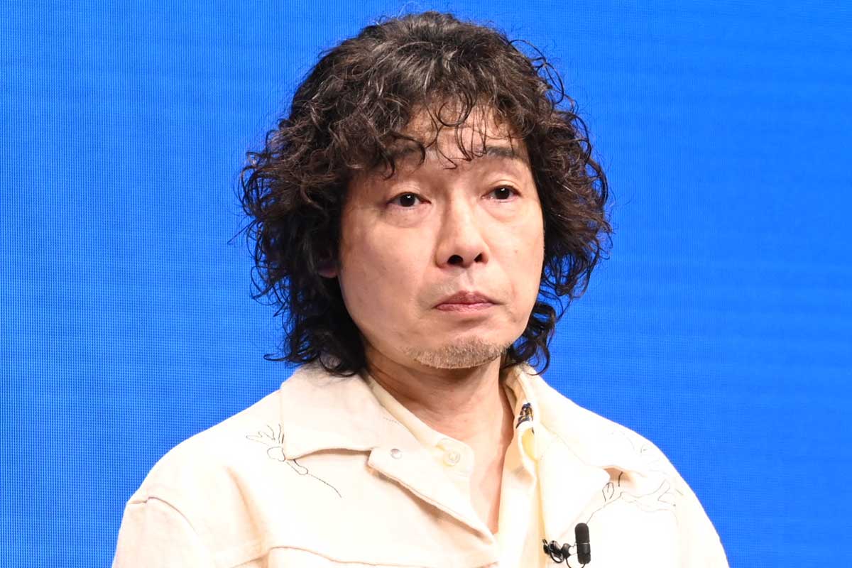 斉藤和義、“ボーッとしている”の声も「ちゃんと緊張しています」　初ライブでガチガチ「30分の持ち時間が10分弱で終わって」