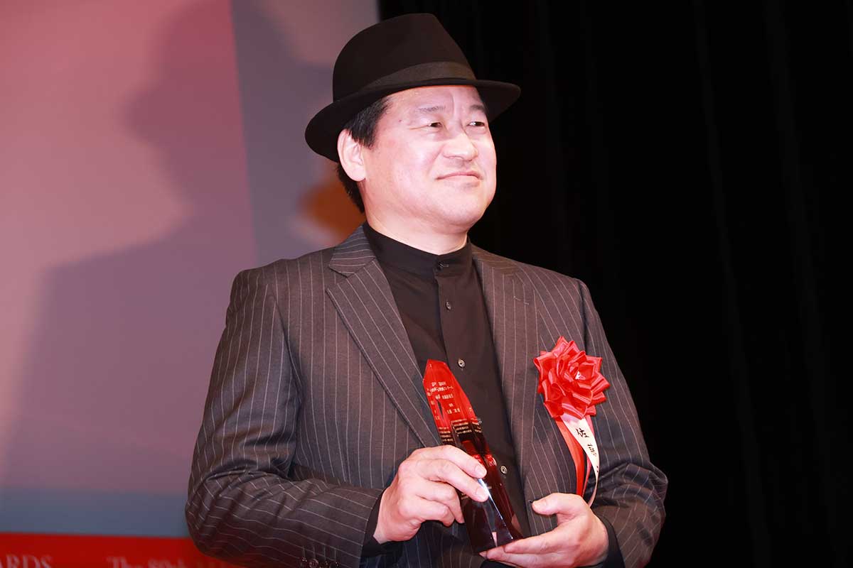 佐藤二朗、『爆弾』の怪演で助演俳優賞を受賞　10円ハゲの裏話披露「半年間ずっと帽子を被っていた」
