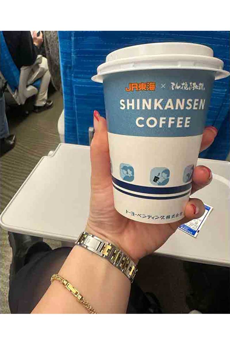 リレーでつないだコーヒーが座席に【写真：本人提供】