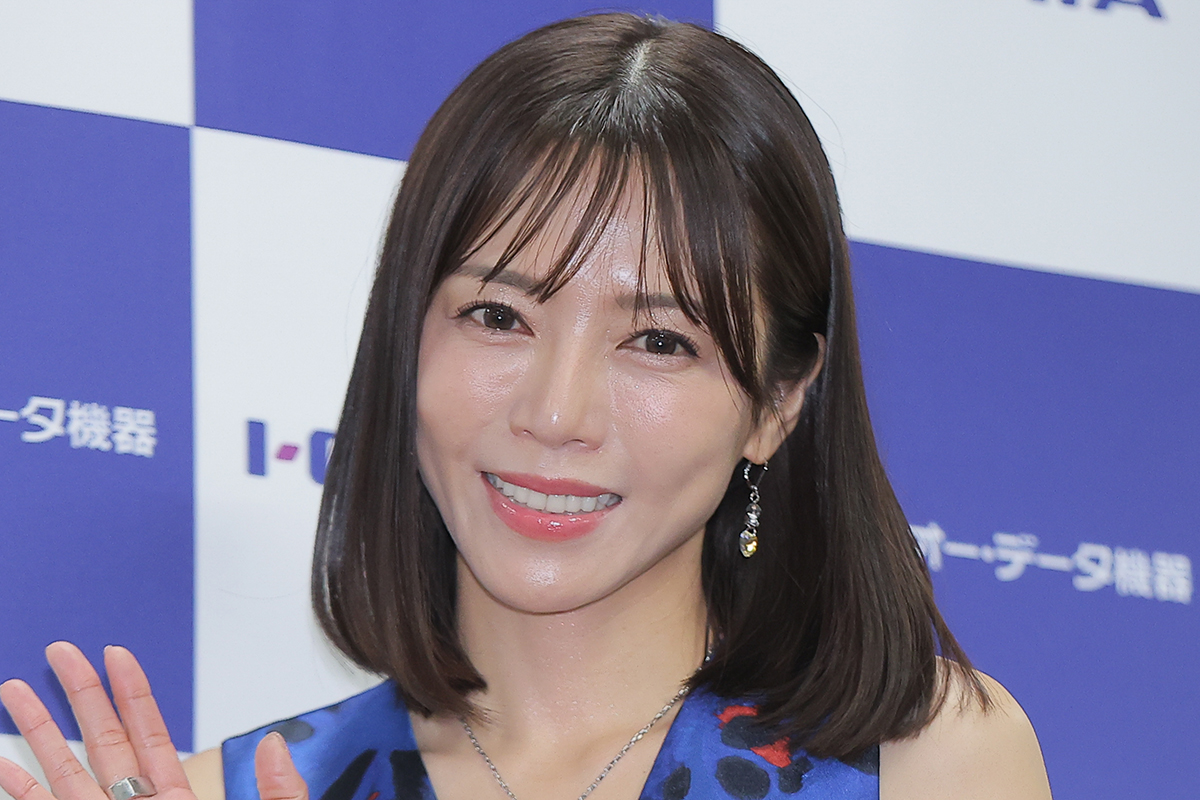 釈由美子、露天風呂で鎖骨＆美背中披露　美肌の湯を堪能「美しい絶景を眺めながら」