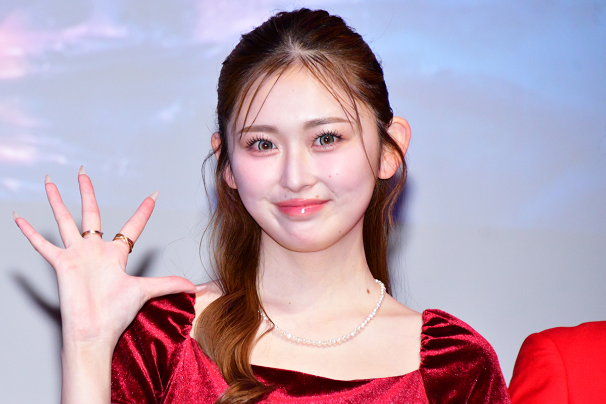 ゆうちゃみ、かなりミニ丈スカートで“脚組み”　「スタイル素晴らしい」「たまらん」と称賛の声