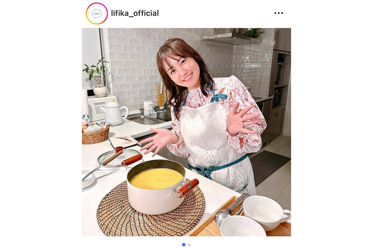 磯山さやかのエプロン姿【写真：インスタグラム（＠lifika_official）より】