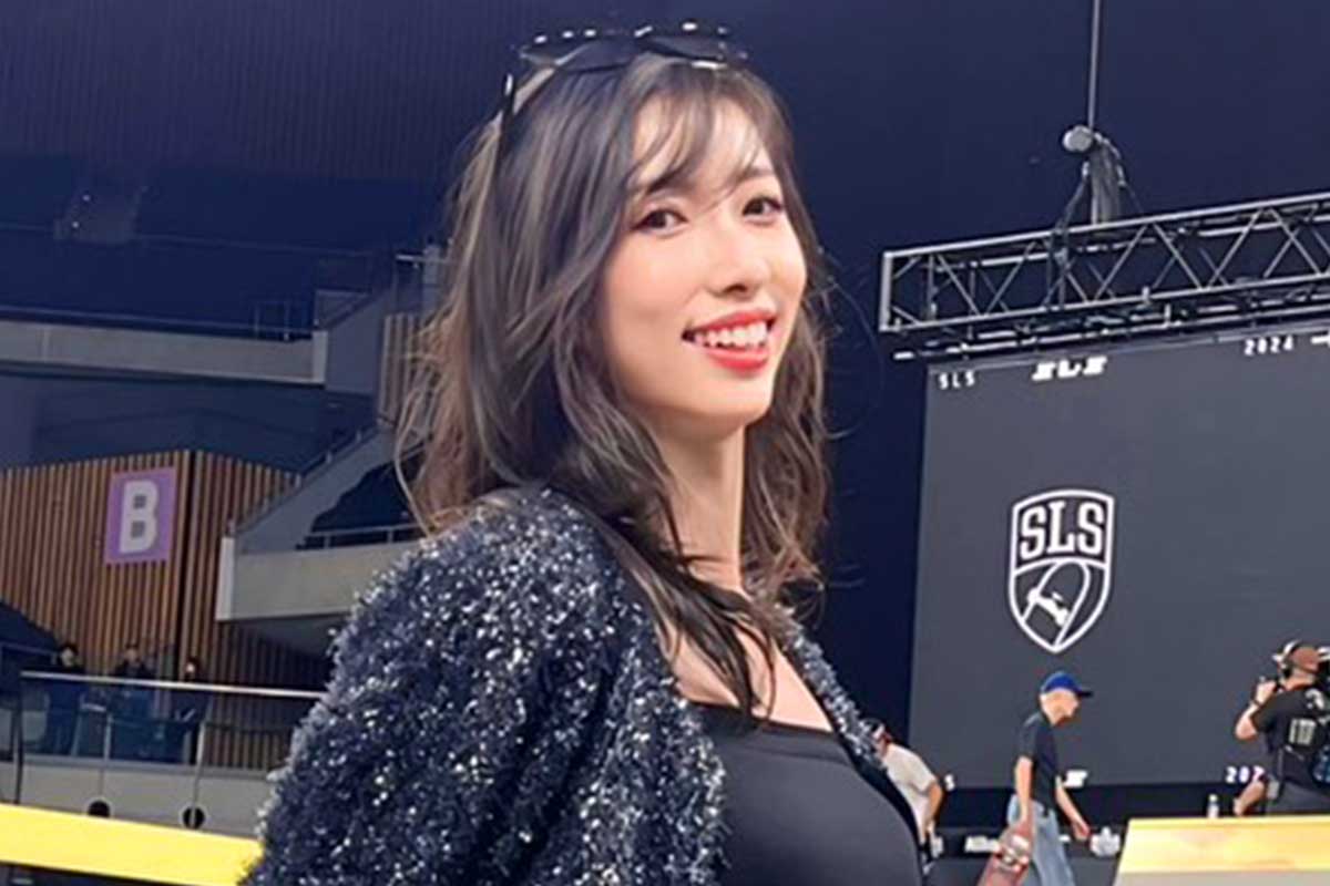 体の半分以上が足のパーツモデル、紐で縛り付け維持…視聴者仰天「ここまでまっすぐの足は見た事がない」