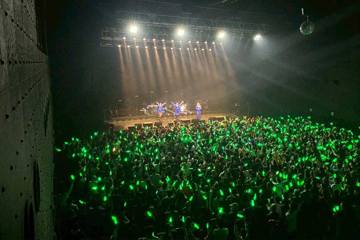 東京・Zepp DiverCityが緑色に染まった【写真提供:アップフロント】