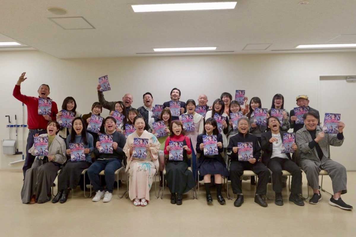 『金八先生』でデビュー　61歳・元アイドル歌手の近影「すごくかわいい」　主演舞台の顔寄せ報告