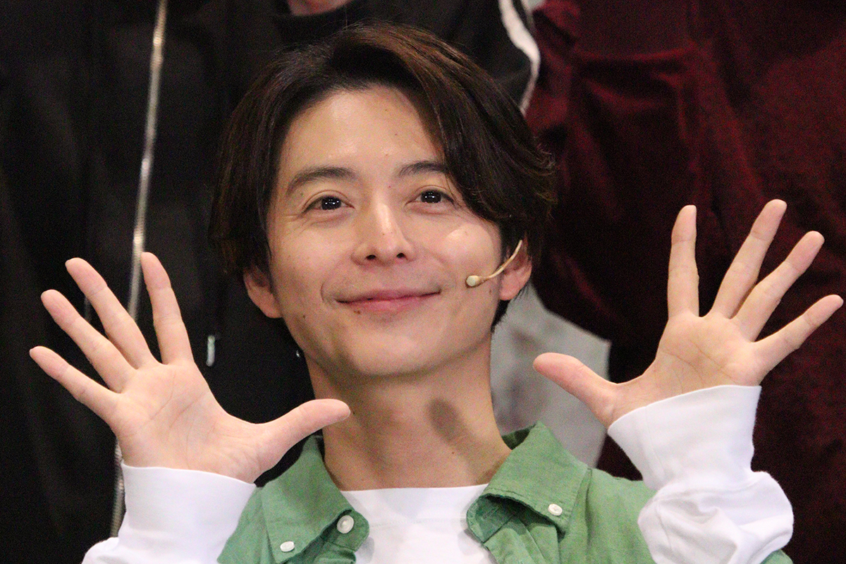 記者会見に登場した小池徹平【写真：ENCOUNT編集部】