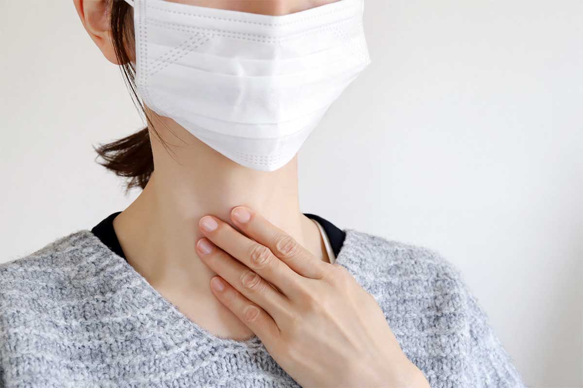 「たかが喉の痛み」と我慢するのは禁物(写真はイメージ)【写真:写真AC】