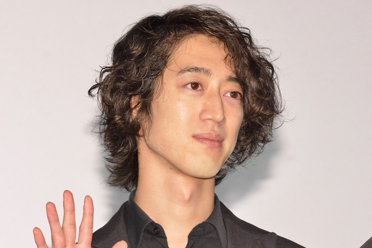 松坂桃李らと共演…ピアニストがランウェイ　角野隼斗の“歩き”にネット仰天「びっくり」「多才」