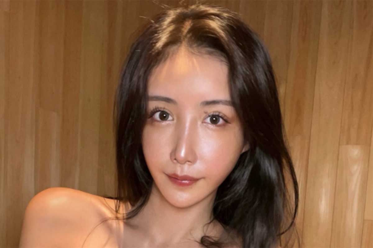 蒼山怜が「極上スタイルの美女」　超ミニ“絶対領域”に「凄い」の声