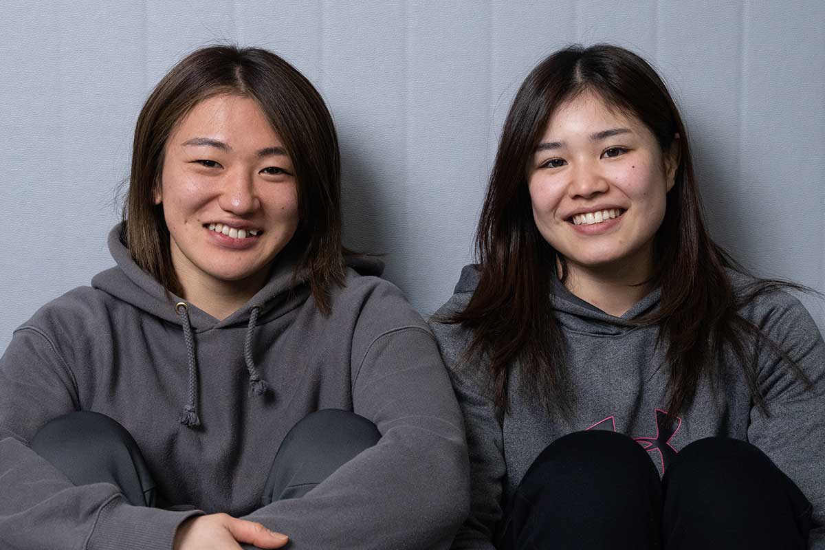 “同期”岡美紀と笑顔を見せる竹林エル(左)【写真:増田美咲】