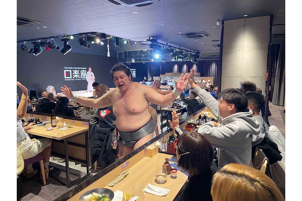 銀座の超一等地で行われている相撲ショー【写真:ENCOUNT編集部】