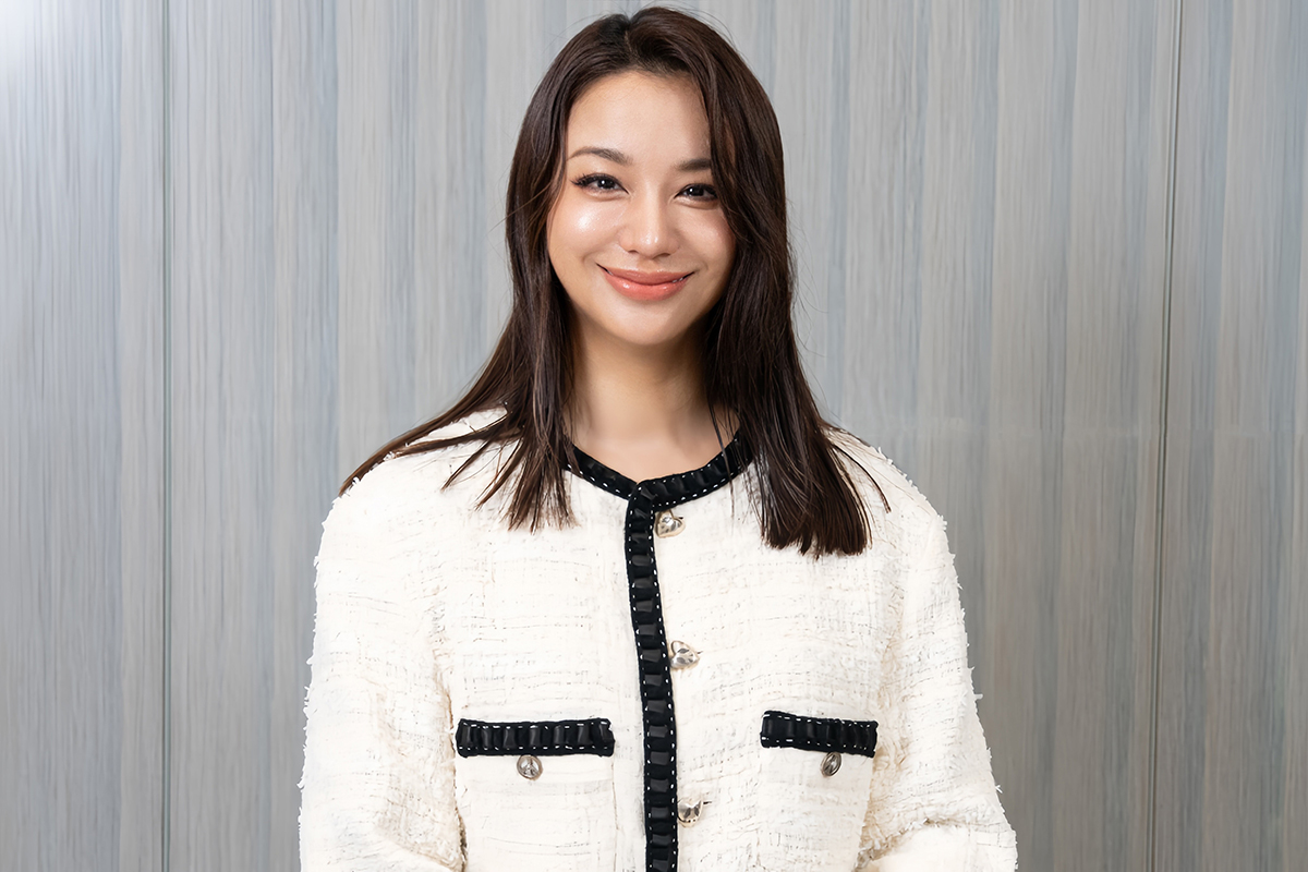 初恋相手の急逝、数千万円の借金…高橋メアリージュン、壮絶な経験から見つめ直した“生き方”