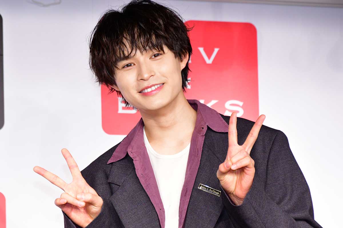 囲み取材に応じた兵頭功海【写真：ENCOUNT編集部】