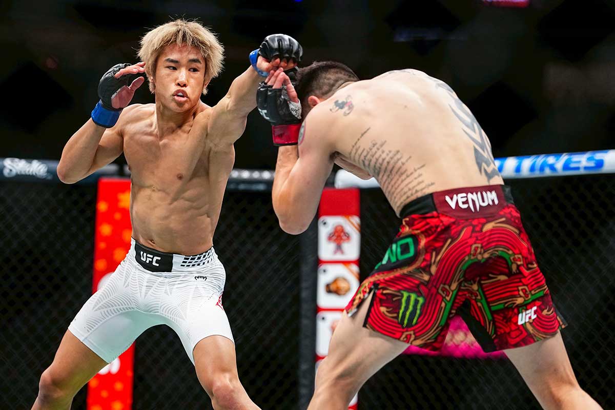 フライ級タイトル挑戦が決まった平良達郎（左）【写真：(C)Zuffa LLC／UFC】