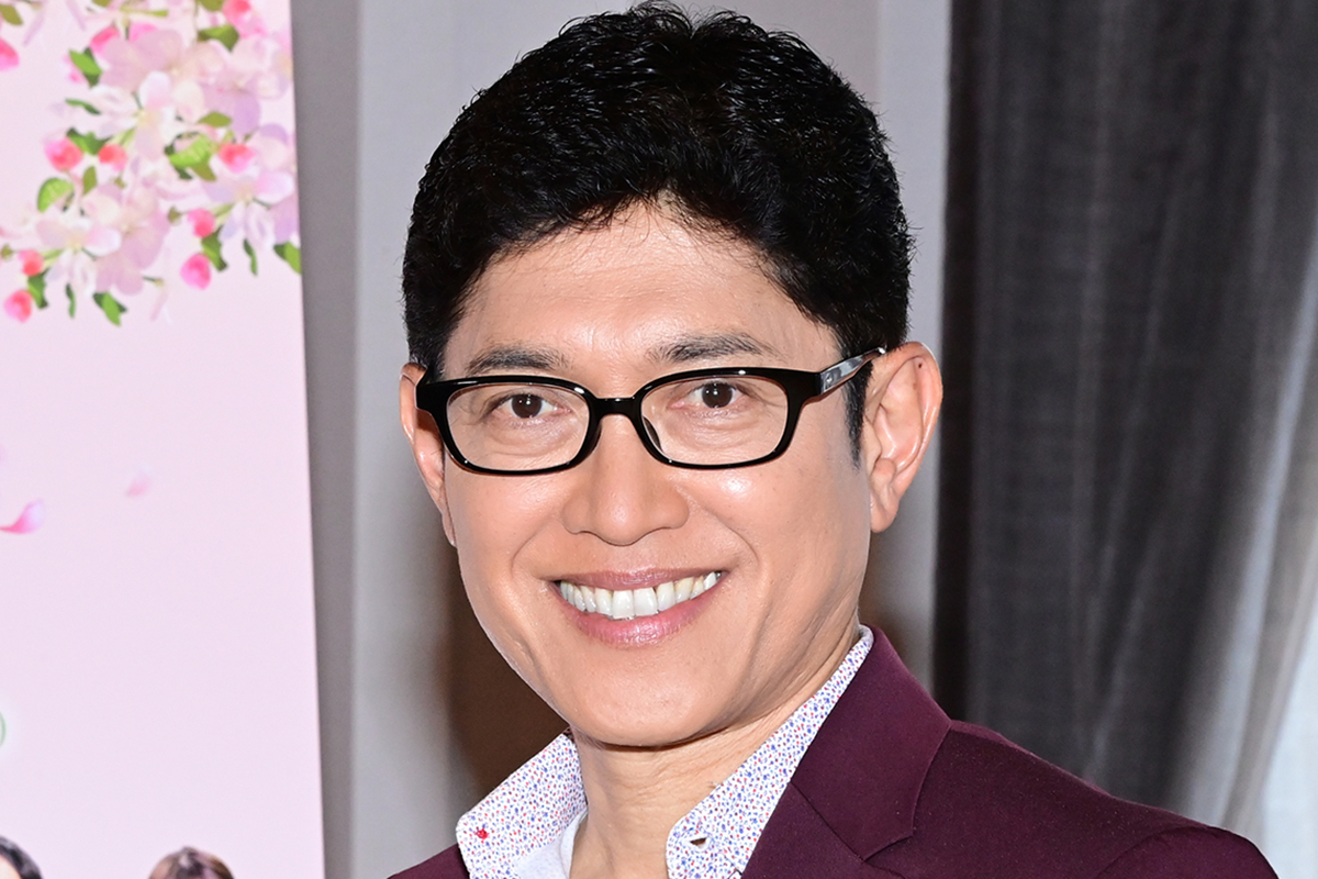 芸能界引退から36年　元アイドルの59歳、夫・薬丸裕英の誕生会で反響「信じられん」「透明感どうなってんの!?」