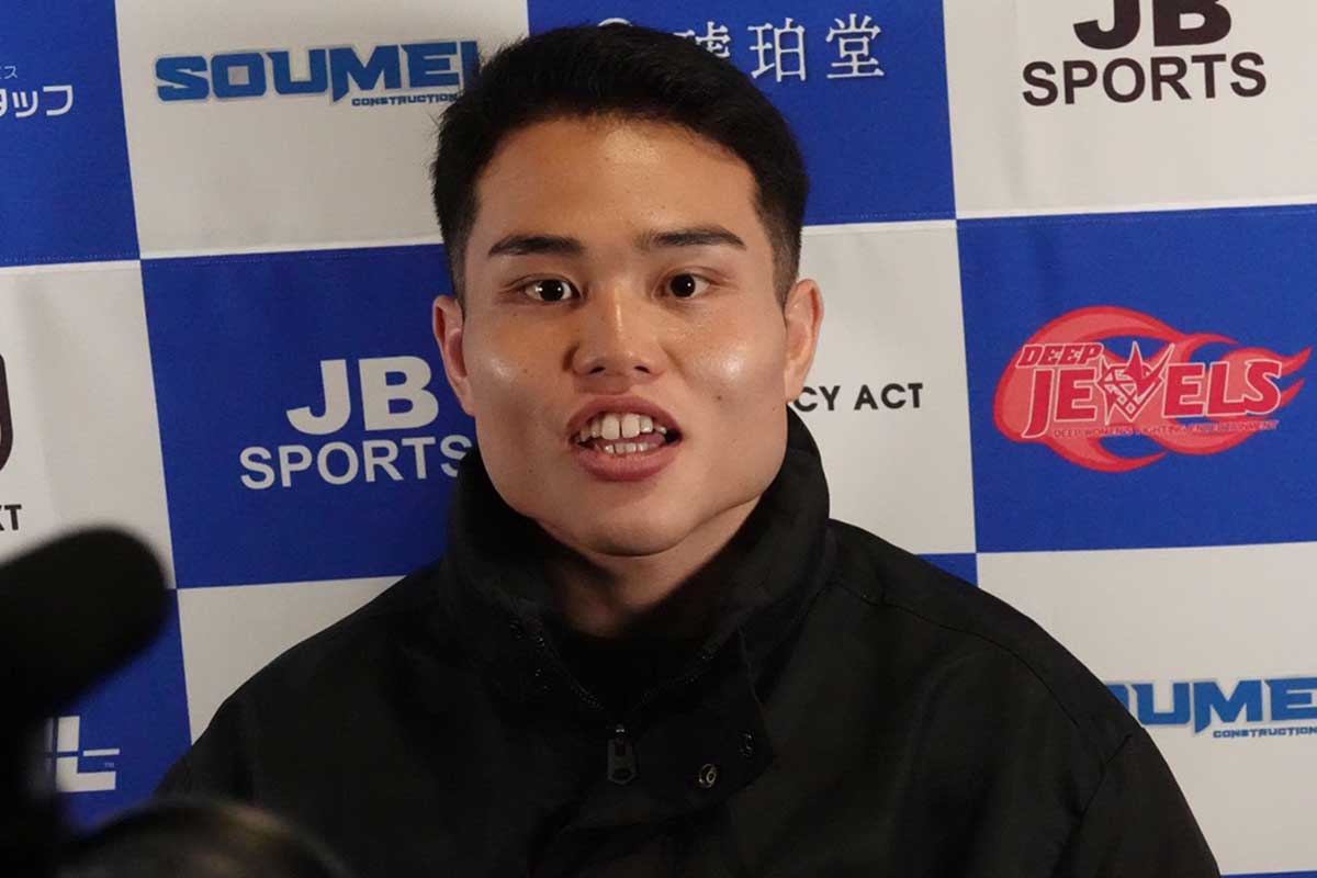 囲み取材に応じた三井俊希【写真：ENCOUNT編集部】