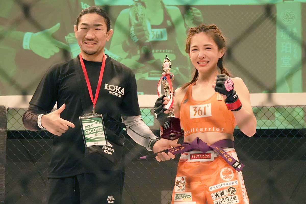 【DEEP】元RIZINガール・あきぴ、2026年初戦を貫禄の完封勝ち　試合後には紫帯授与され涙