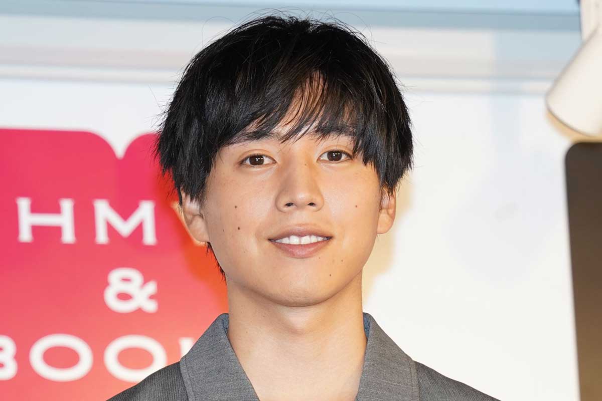 「俳優さんかと」坂東龍汰が父親と海外ロケ　顔出し2ショットに「かっこいい！」「イケオジ」