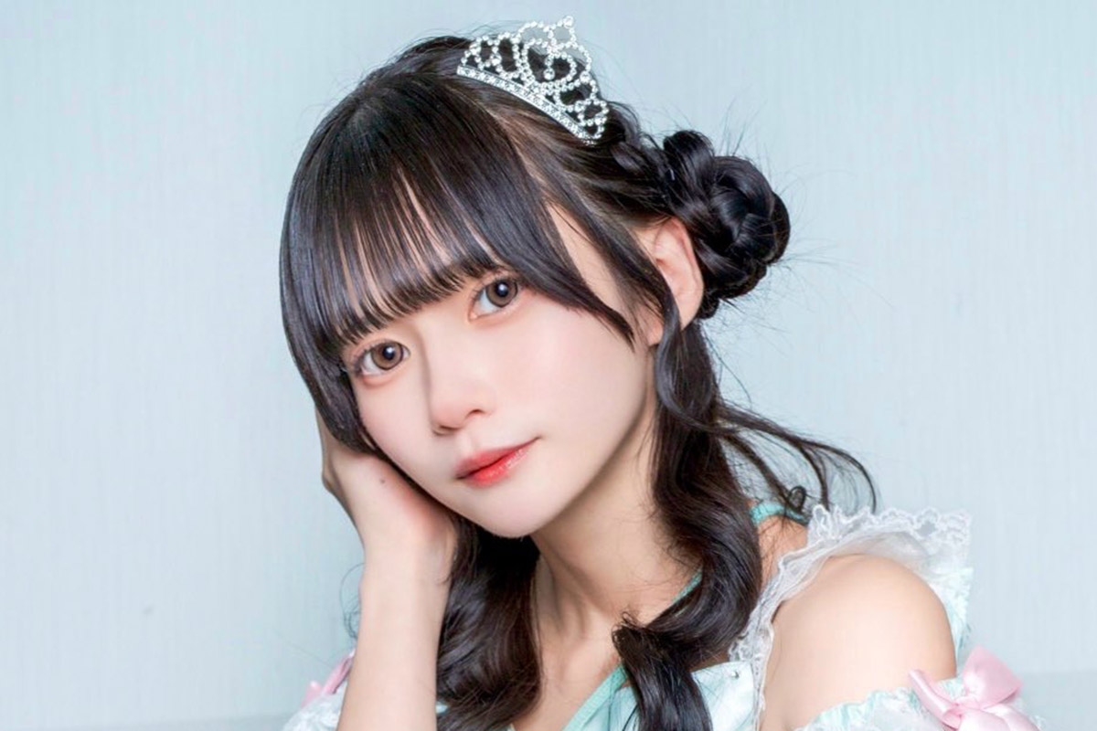 ミニスカ＆ニーハイで衝撃…myojou真希しのの投球に「マジでナイスピッチング」「制球力抜群すぎる」