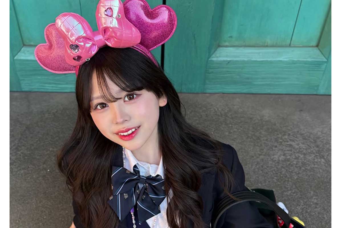 カジサックの16歳娘が「益々美人化してきてる」　制服ディズニー公開に「足が長すぎるっ！」「スタイル抜群」の声