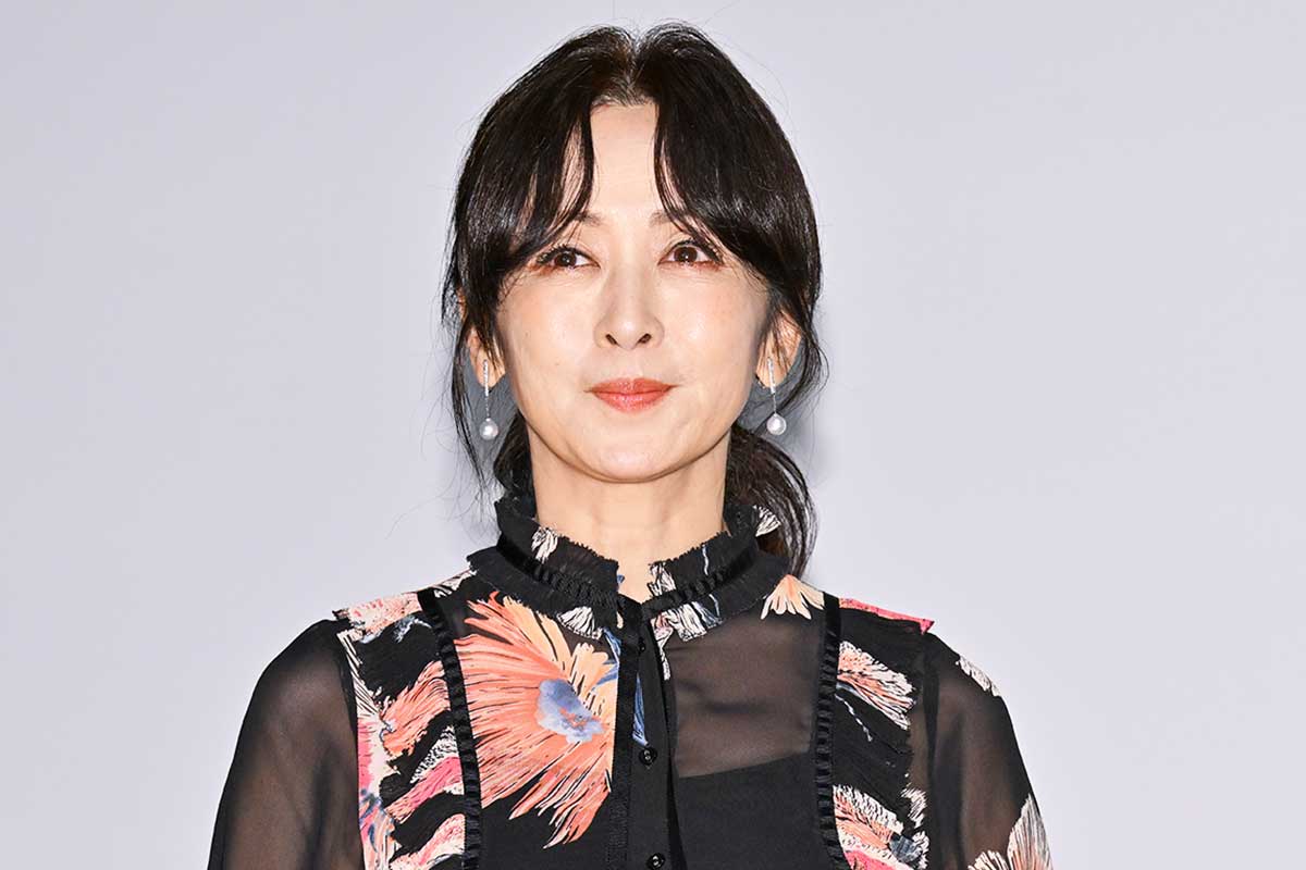 『スケバン刑事』で一躍注目　59歳女優、雨の収録で濡れ髪に「妖艶」…斉藤由貴の出演告知が話題