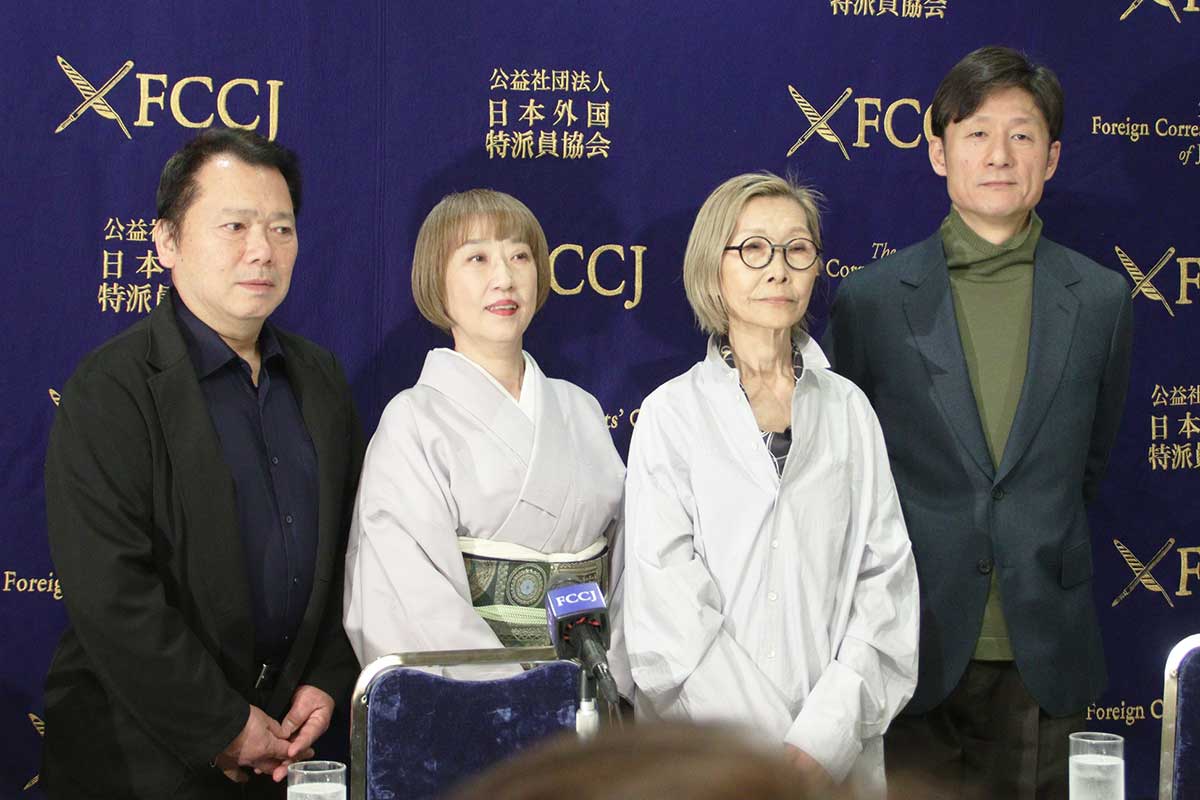 第98回アカデミー賞のメーキャップ&ヘアスタイリング部門でノミネートされた映画『国宝』メイクチームと李相日監督【写真:ENCOUNT編集部】