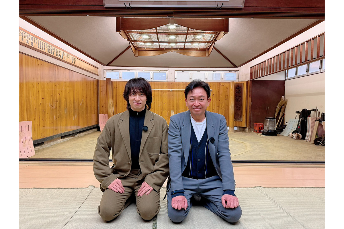 『リーダーズサーチ！街でウワサの匠さん』9年ぶりに共演する城島茂（右）と三宅健【写真：(C)テレビ朝日】