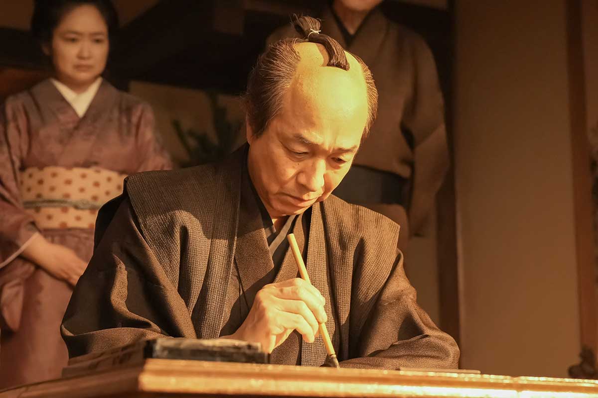 勘右衛門を演じる小日向文世【写真：(C)NHK】