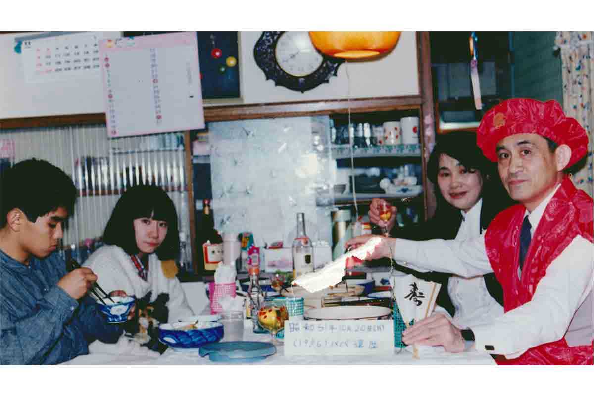 両親は医師だった【写真：(C)2024動画工房ぞうしま】