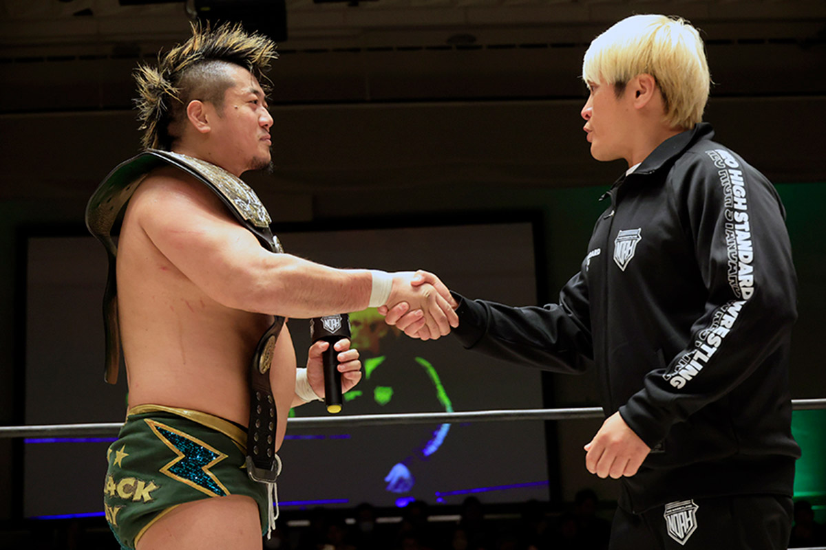 5度目の防衛戦に挑む王者Yoshiki（左）と挑戦者の拳王【写真提供：プロレスリング・ノア】