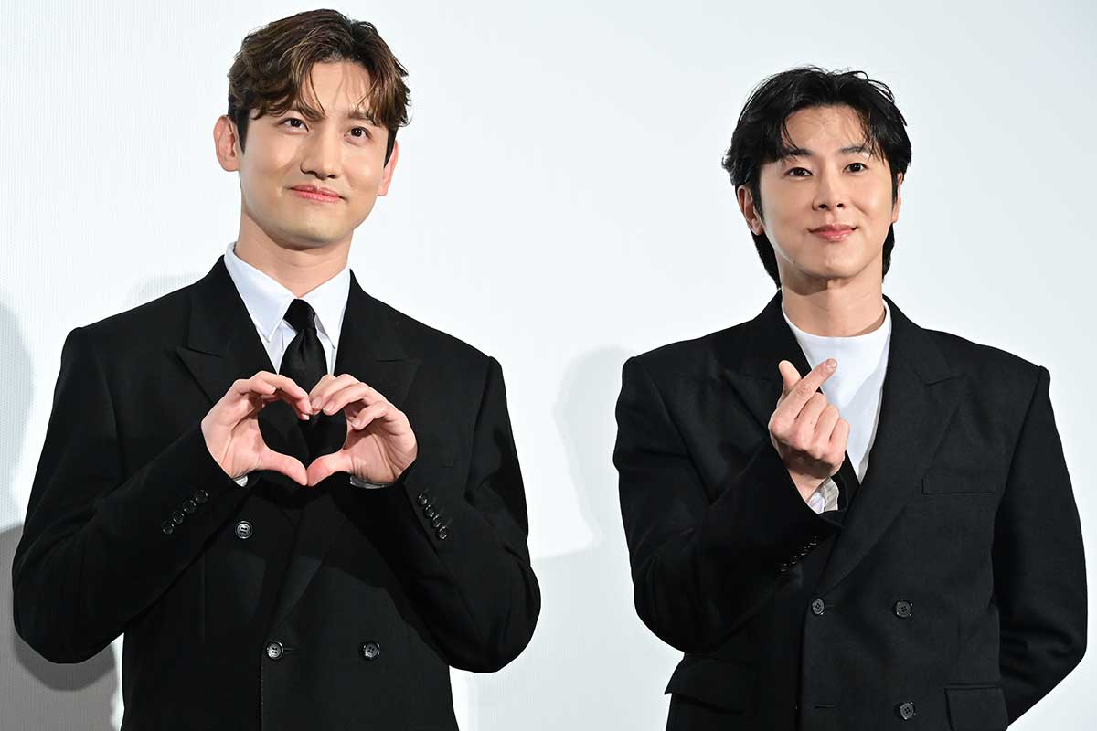 東方神起ユンホ＆チャンミンが新宿降臨　会場の女性ファン大興奮