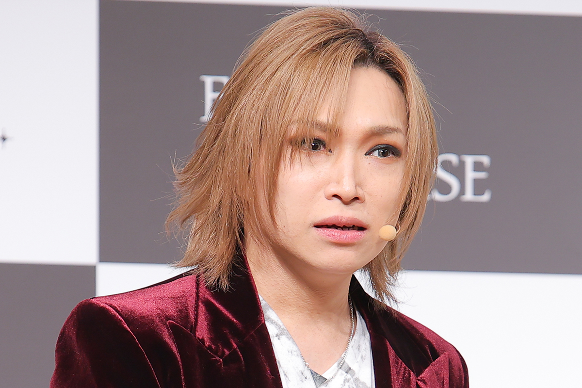 「うううらやましい！」　サッカー聖地で代表曲披露…来場決定の金爆に「ユニ似合ってます」の声