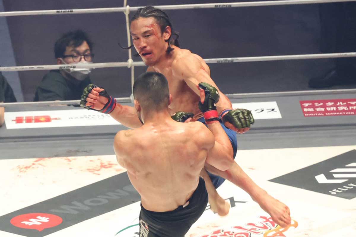 レフェリーストップで敗戦した矢地祐介【写真：山口比佐夫】