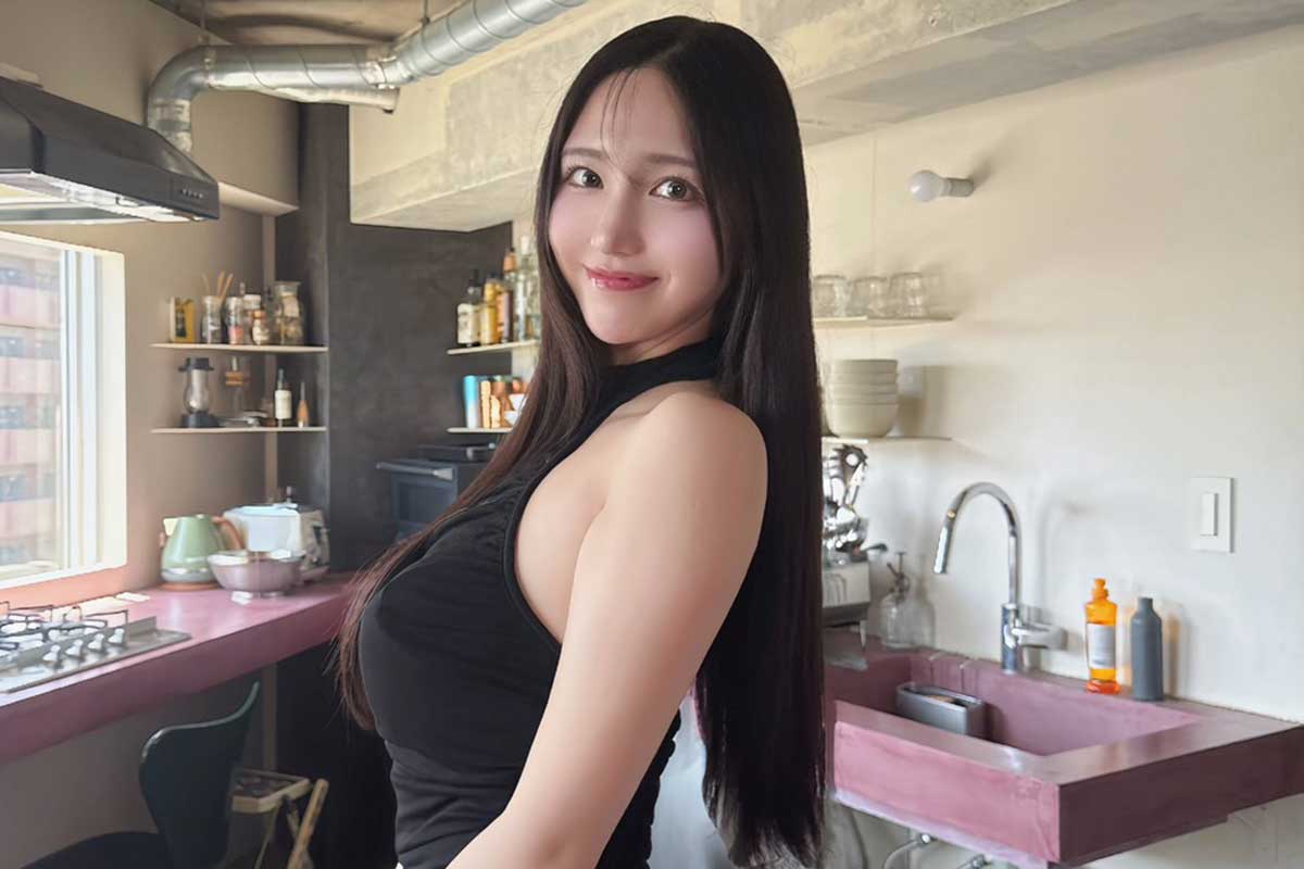 「お尻がデカすぎて、大きいはずの胸が…」　ぴったぴたワンピ姿に「迫力で魅せるスタイル」の声