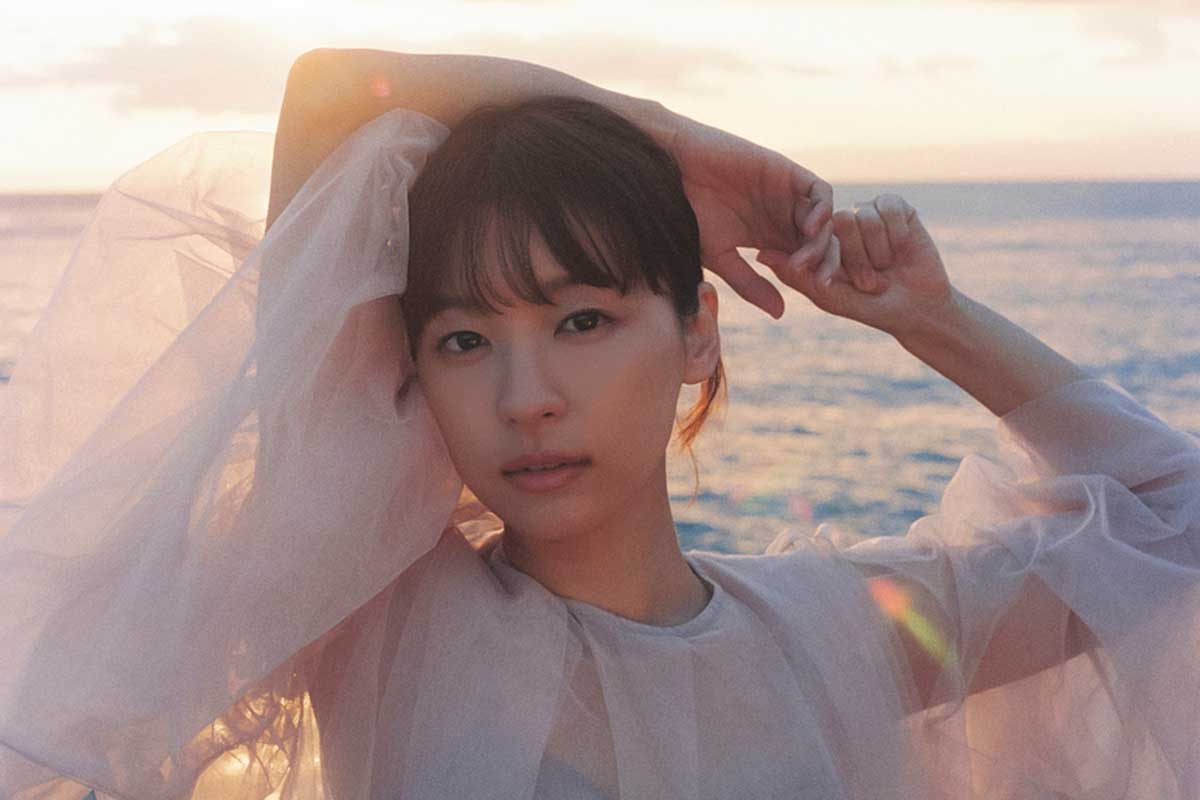 鳴海唯、季刊誌『Magic hour』第2号が4.10に発売決定　幻想的な世界観を表現